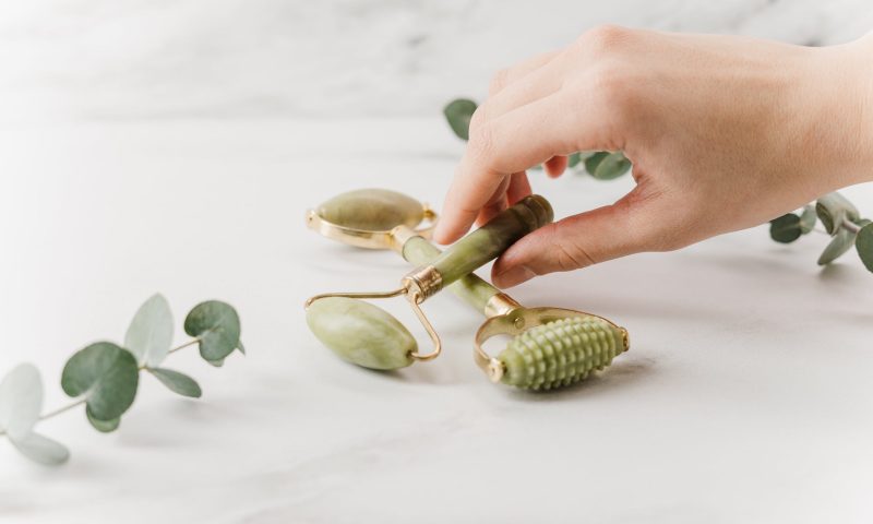 Découvrez le rouleau de jade : Accessoire beauté incontournable